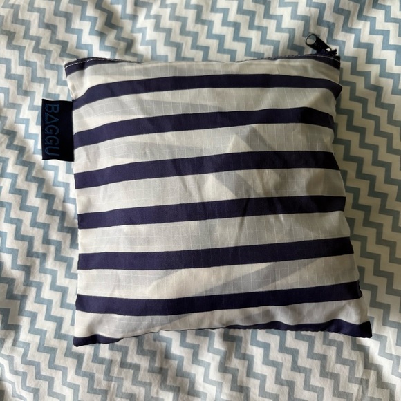 BIG BAGGU Blue White Striped Reusable Foldable Tote Bag Small Zipper Pouch - Picture 15 of 15
